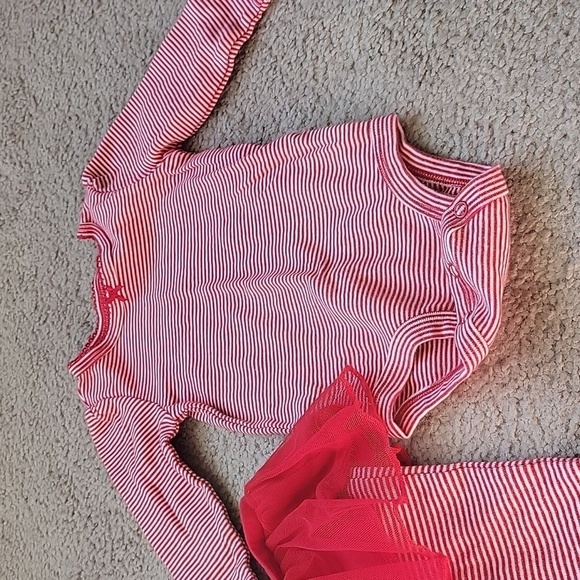 Carter's Baby Girl's Outfit - Picture 3 of 8